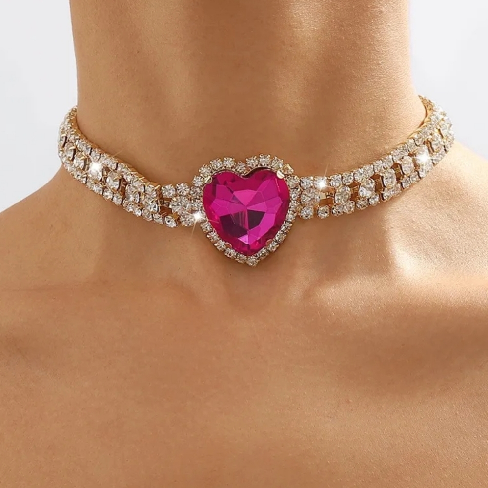Elegante collar corazon rosa de fiesta